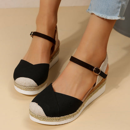 Stilvolle Sandalen Mit Plateausohle