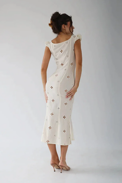 Besticktes, Tief Ausgeschnittenes Midikleid