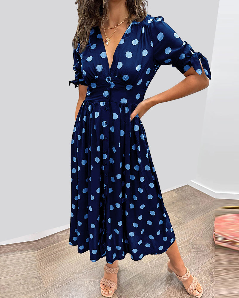 Kleid Mit Tiefem V-Ausschnitt Und Tupfenmuster