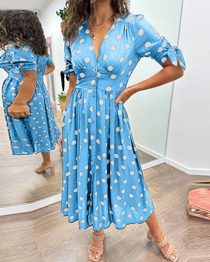Kleid Mit Tiefem V-Ausschnitt Und Tupfenmuster
