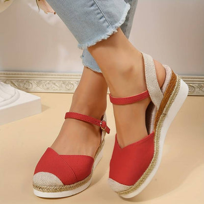 Stilvolle Sandalen Mit Plateausohle