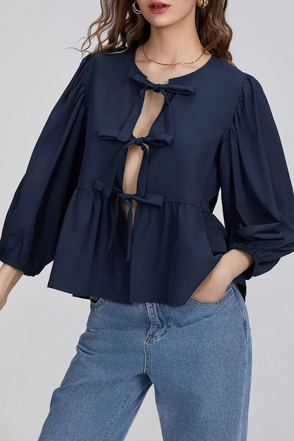 Kurze Bluse Mit Schleifendetail Und Rüschen