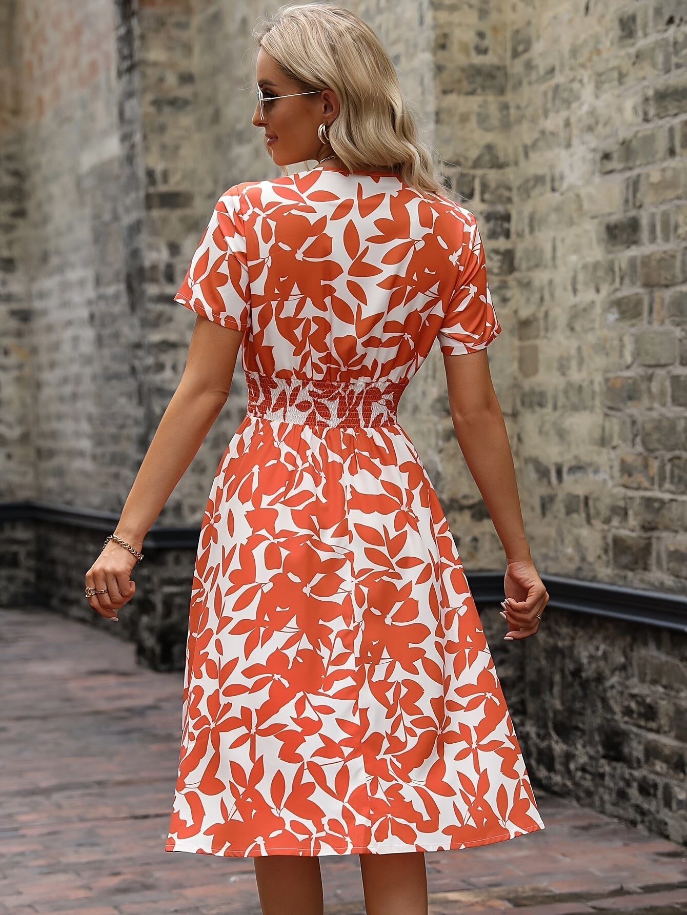 Kleid Mit Wickelkragen Und Blumenmuster
