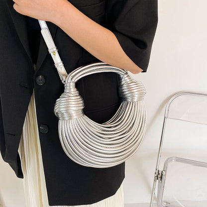 Stilvolle Und Beliebte Handtasche Mit Metalldraht-Detail
