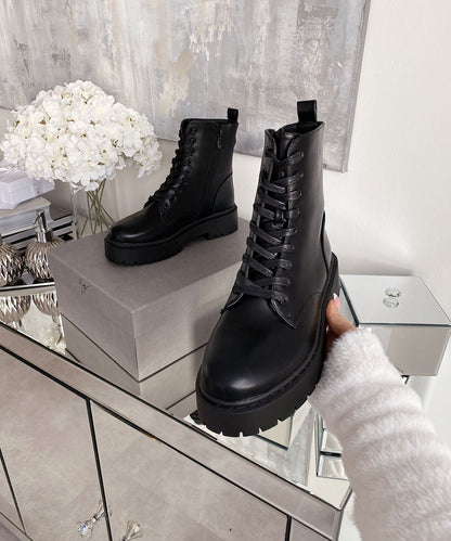 Schwarze Elegante Damen Kunstlederstiefel