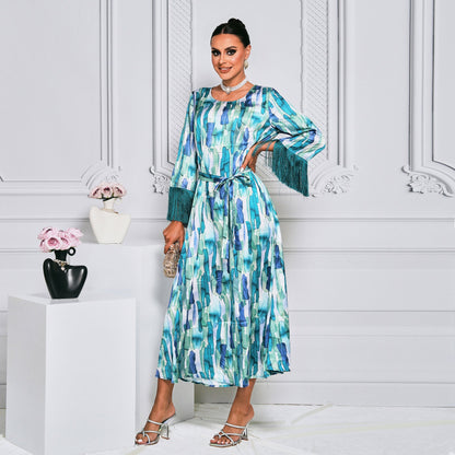 Traditionelles Langarm-Midikleid Mit Rundhalsausschnitt