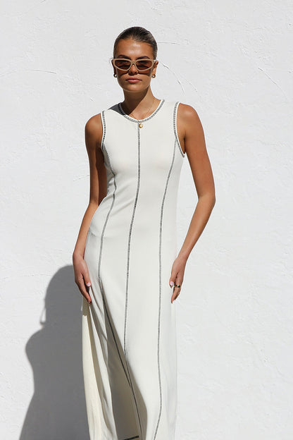 Ärmelloses Cremefarbenes Maxikleid Mit Schwarzen Nähten