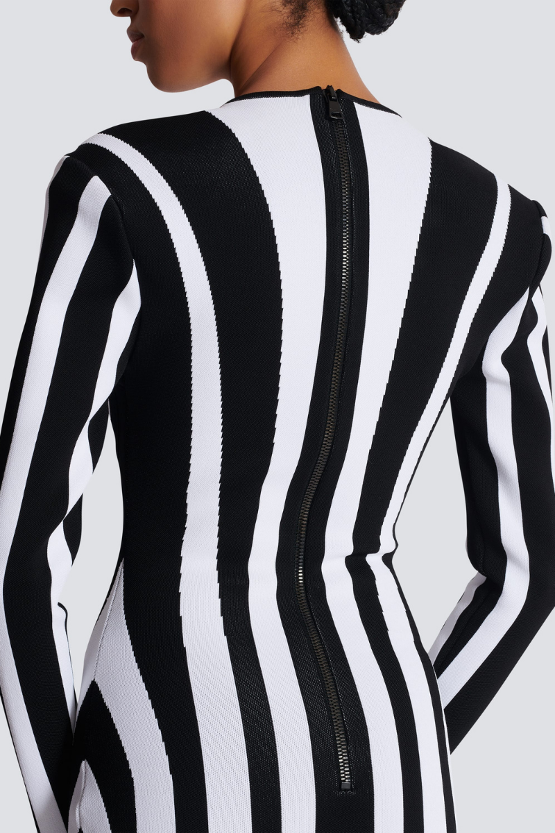 Langärmliges Gestreiftes Minikleid Aus Strick