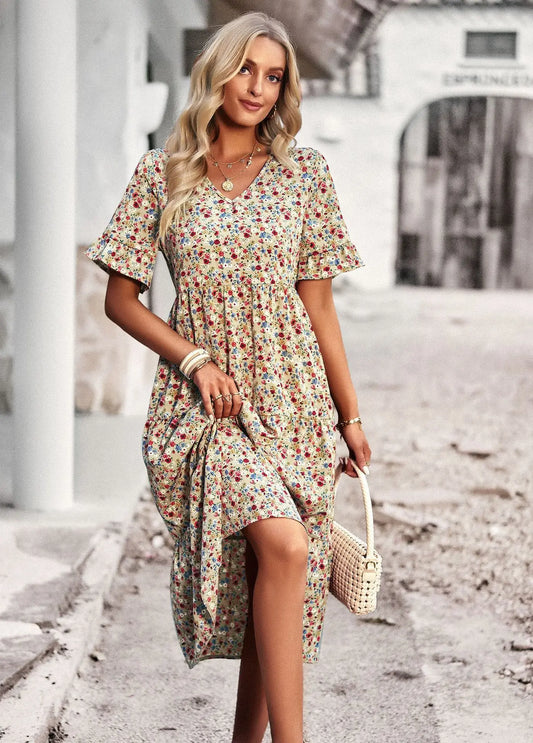 Kleid Mit Blumenmuster, Kurzen Ärmeln Und V-Ausschnitt