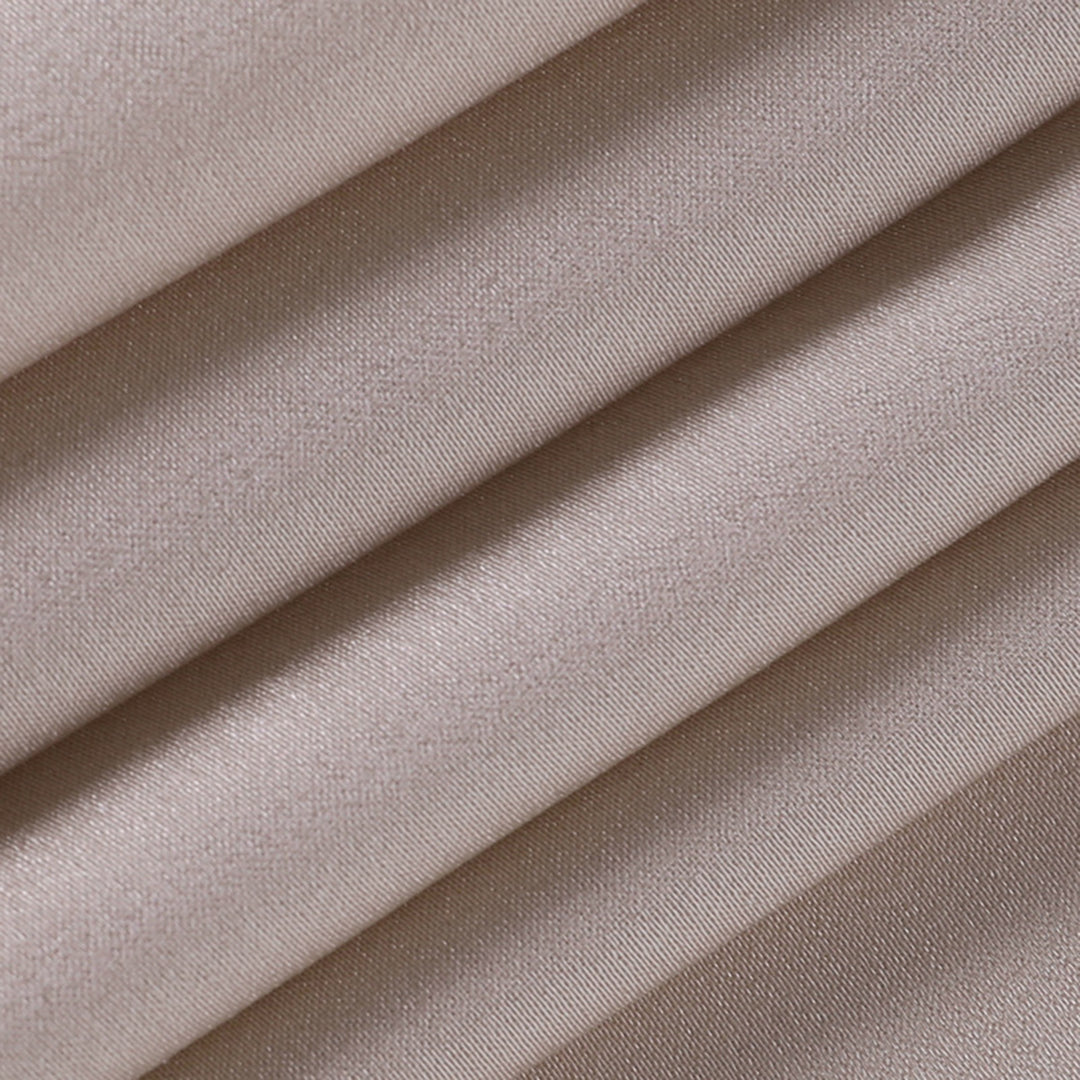 Tiefer Ausschnitt, Sommerkleid Aus Satin