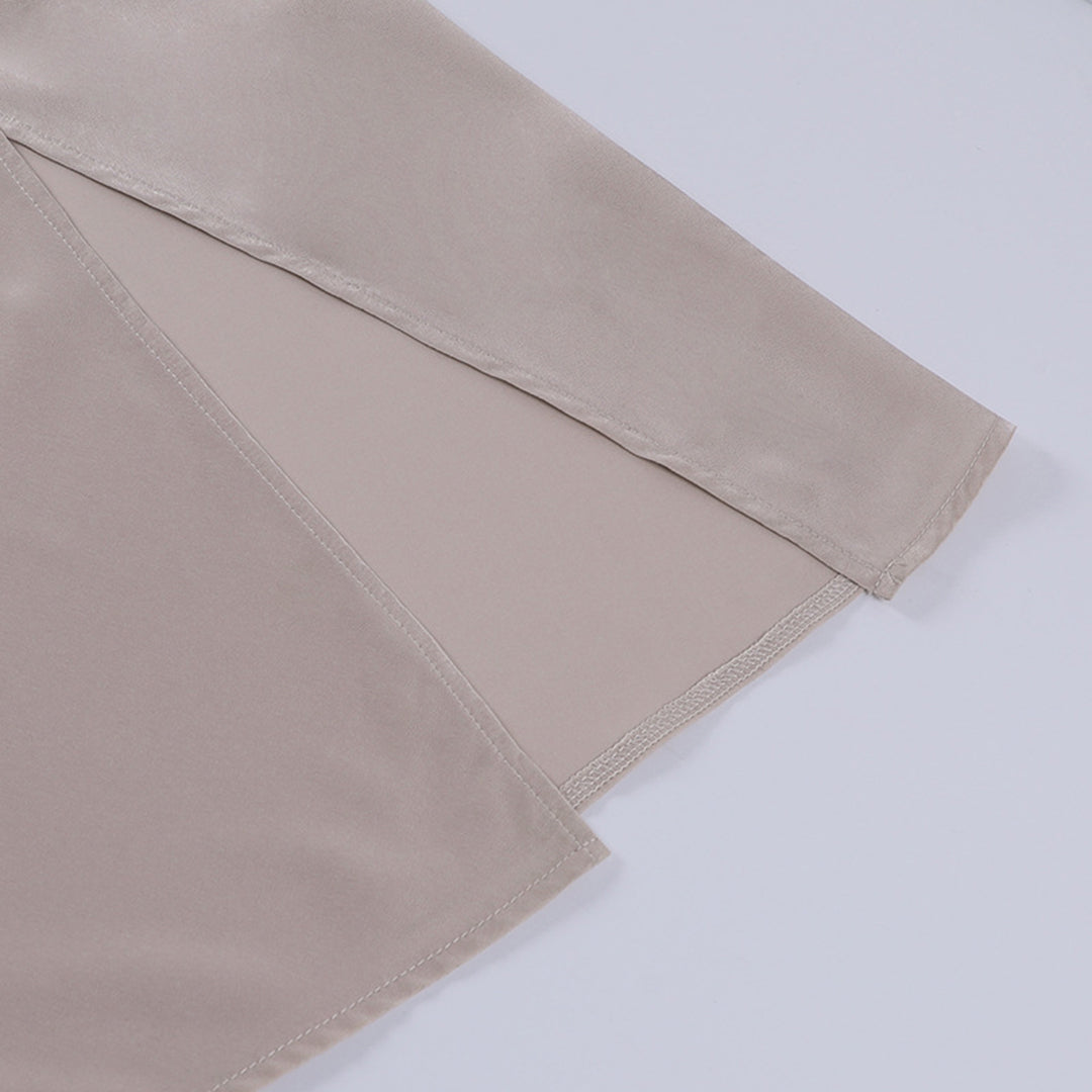 Tiefer Ausschnitt, Sommerkleid Aus Satin