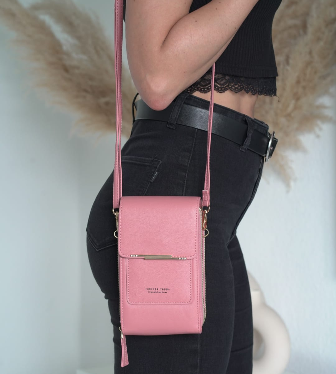 Hochwertige Handtasche İm Kompakten Design