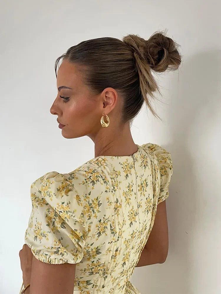 Plissiertes Minikleid Mit Tiefem V-Schlitz Und Blumenmuster
