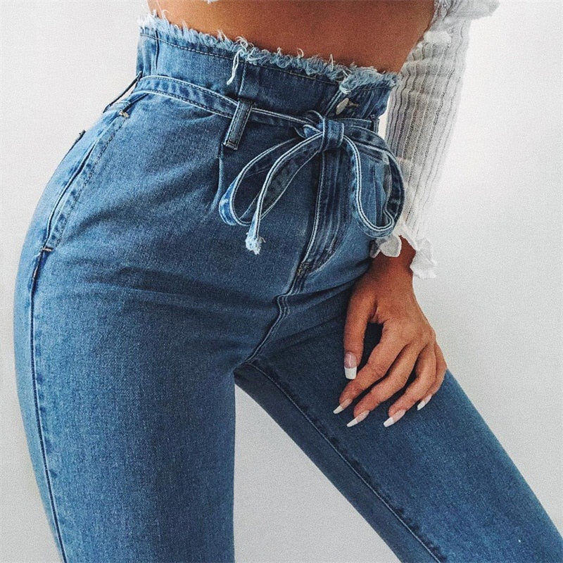Jeans Mit Hohem Bund Und Stylischem Design