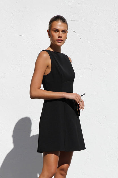 Ärmelloses Minikleid Mit Rundhalsausschnitt