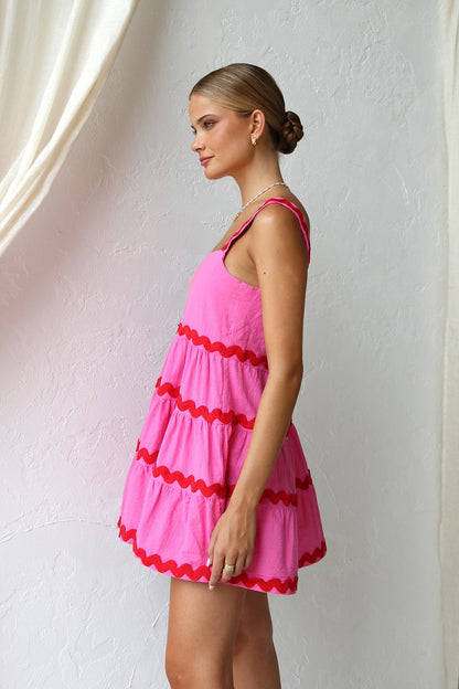 Rosa Minikleid Mit Roten Details