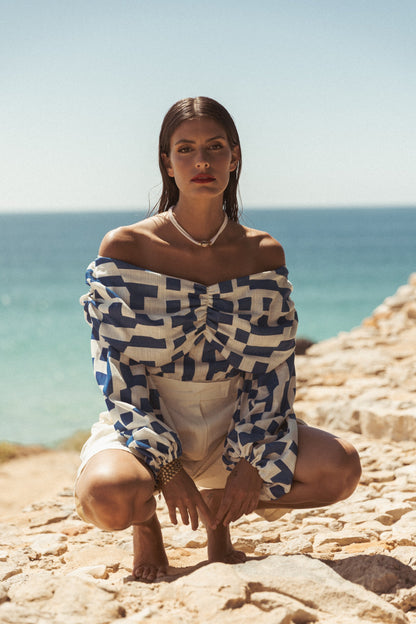Stilvolles Design, Farbenfrohe Low-Cut-Bluse