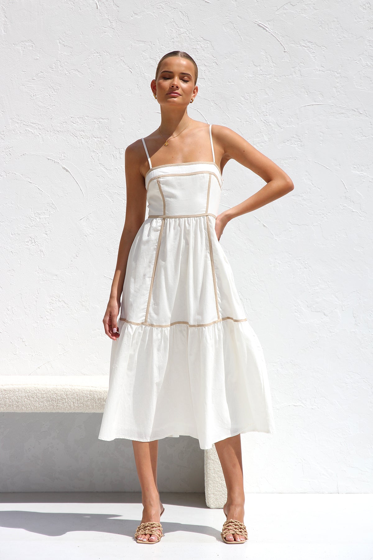 Midikleid Mit Schmalen Trägern Und Quadratischem Ausschnitt