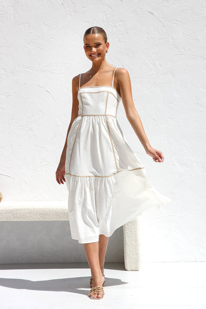 Midikleid Mit Schmalen Trägern Und Quadratischem Ausschnitt