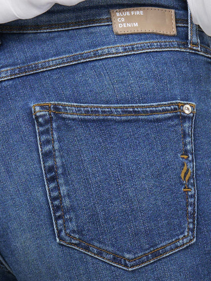 Jeans Mit Hohem Bund Und Stylischem Design