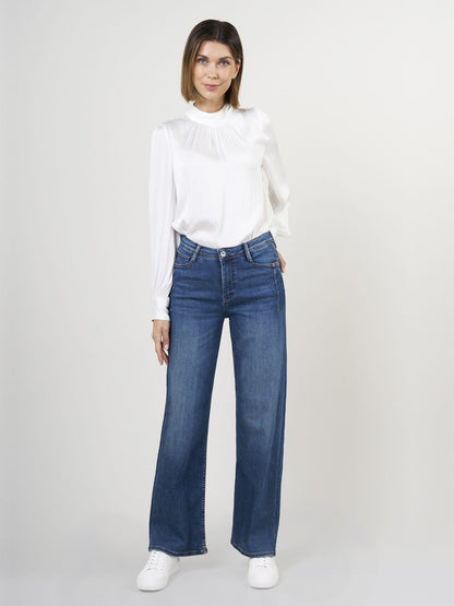 Jeans Mit Hohem Bund Und Stylischem Design