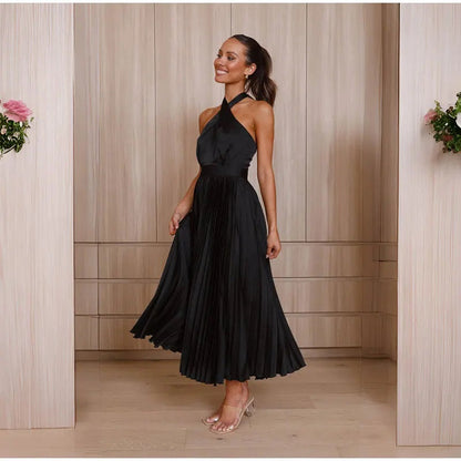 Elegantes Besticktes Neckholder-Midikleid