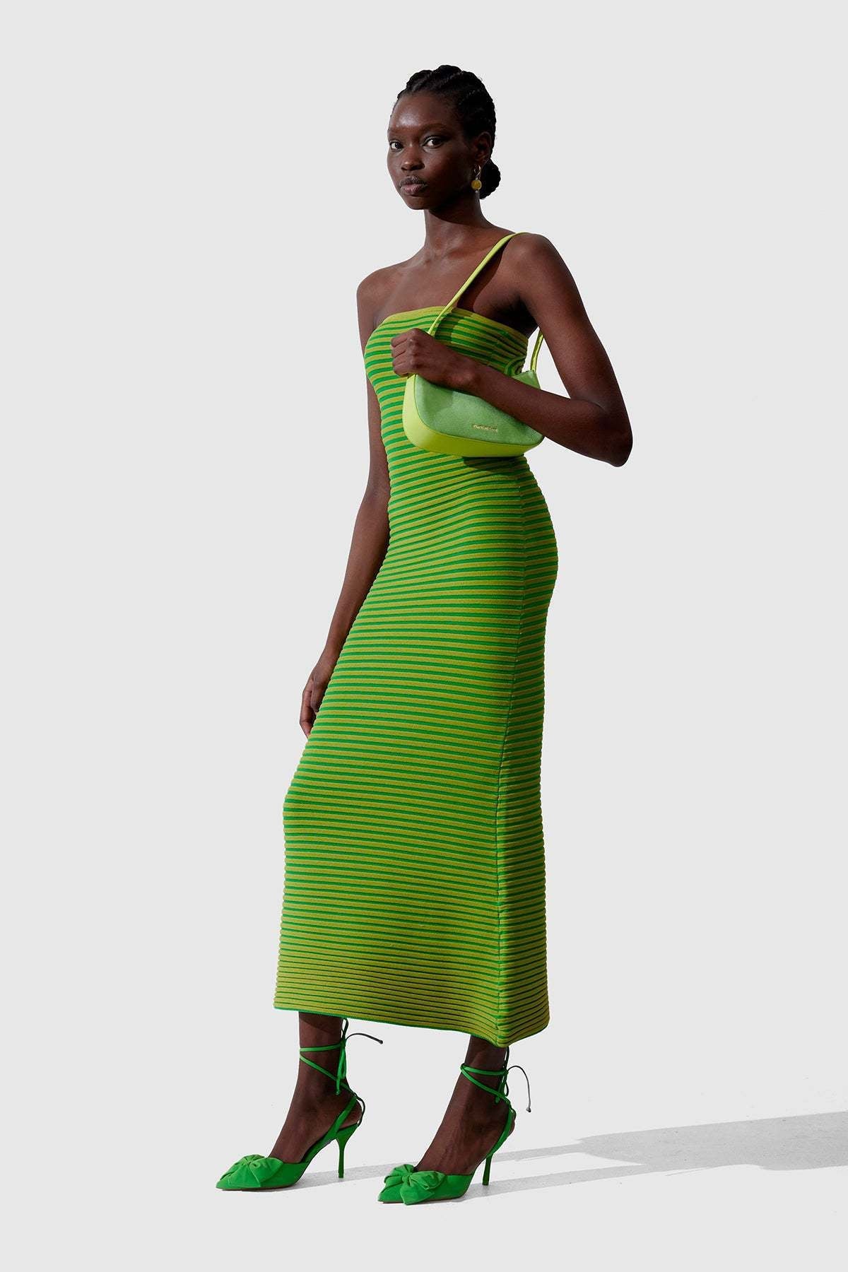 Ärmelloses Gestreiftes Maxikleid Aus Strick