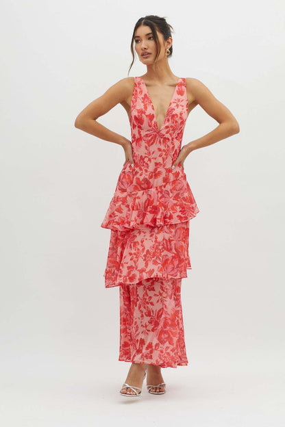 Elegantes Maxikleid Mit Dünnen Trägern Und Tiefem Rücken