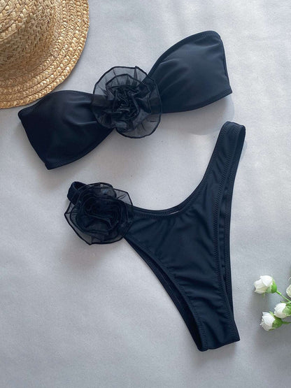 Eleganter Bikini Mit Blumendetails