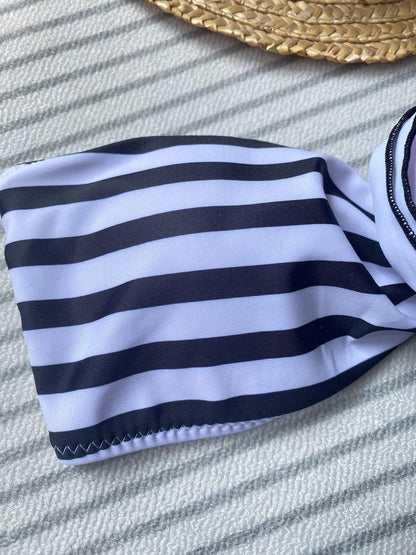 Eleganter Bikini Mit Blumendetails