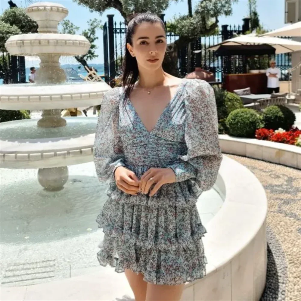 Elegantes Tief Ausgeschnittenes Gemustertes Minikleid