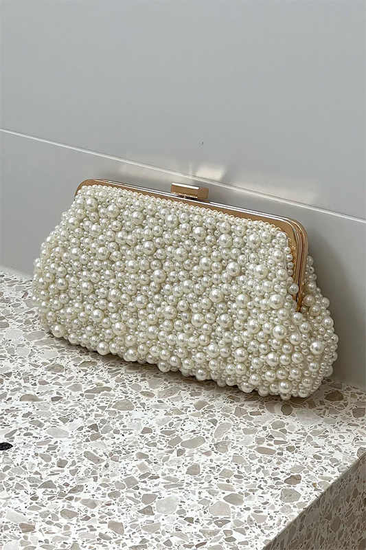 Elegante Und Stilvolle Clutch Mit Perlendetails