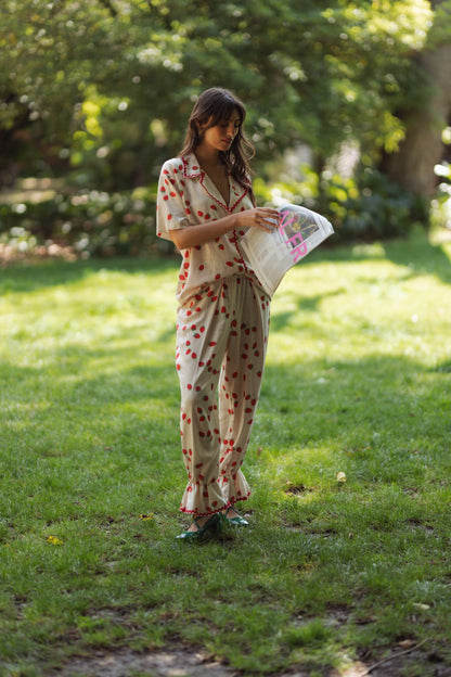 Pyjama Mit Erdbeermuster İm Stilvollen Design