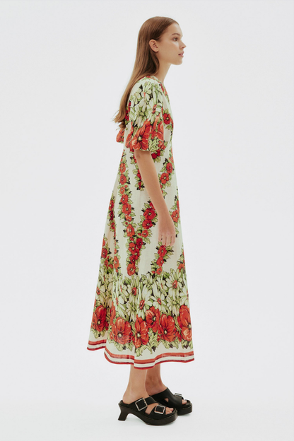 Rotes Maxikleid Mit Blumenmuster Und Rundhalsausschnitt