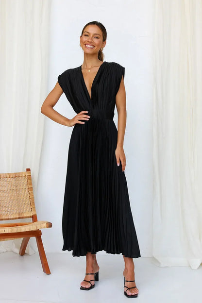 Elegantes Plisseekleid – Feminines V-Ausschnitt-Design