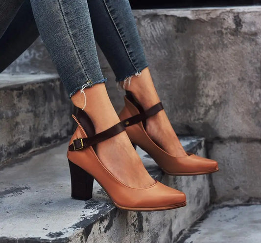 Stilvolle High Heels Mit Schnallendesign