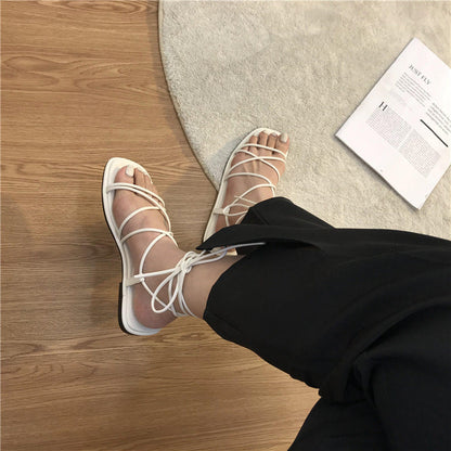 Stilvolle, Bequeme Sandalen Mit Kreuzriemen