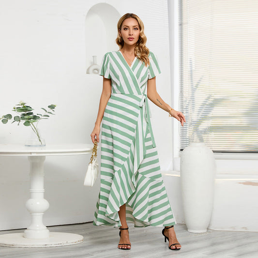 Gestreiftes Maxikleid Mit V-Ausschnitt