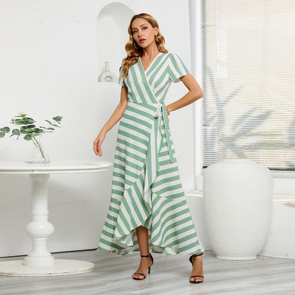 Gestreiftes Maxikleid Mit V-Ausschnitt
