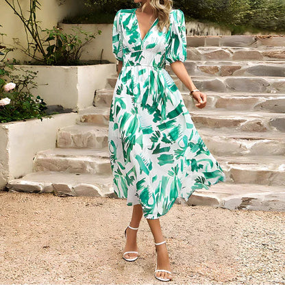 Gemustertes Sommerkleid Mit V-Ausschnitt