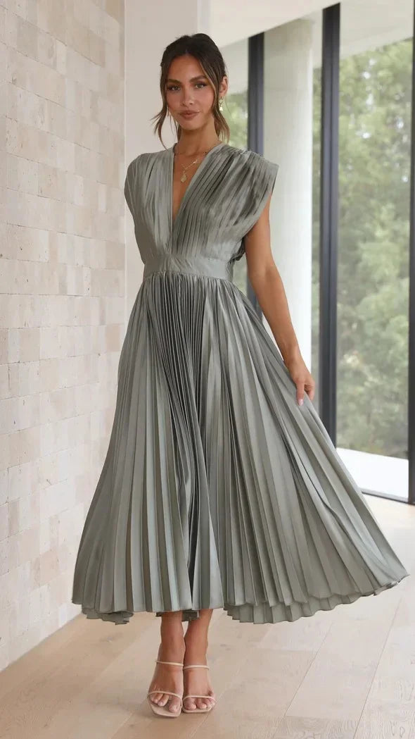 Elegantes Plisseekleid – Feminines V-Ausschnitt-Design