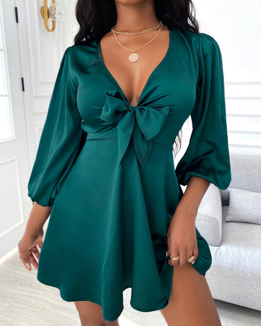 Satin-Minikleid Mit Tiefem Ausschnitt