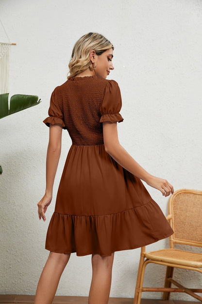 Kurzärmliges Midikleid Mit Rundhalsausschnitt