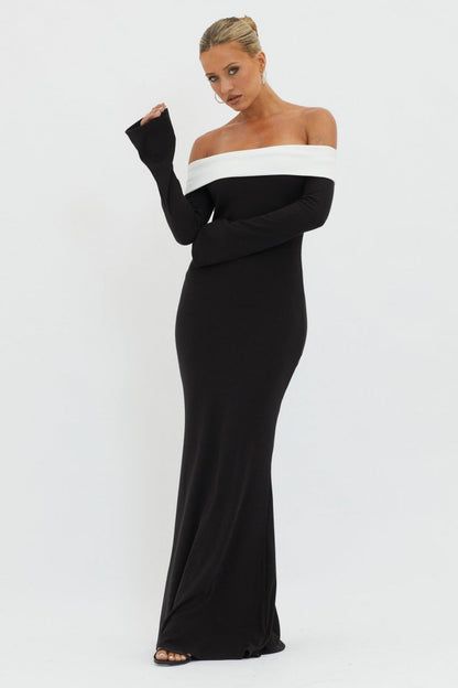 Schulterfreies Maxikleid Aus Strick