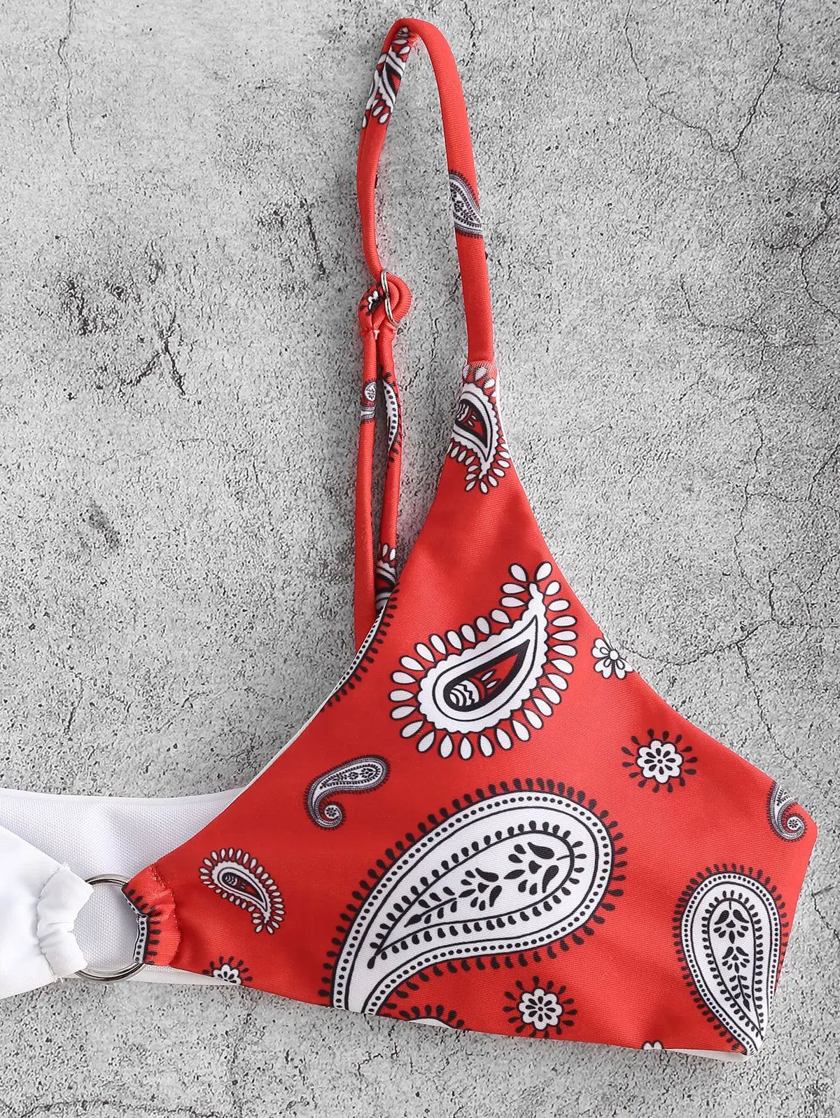 Gemusterter Bikini Mit Elegantem Design