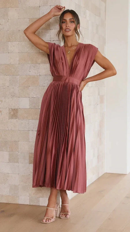 Elegantes Plisseekleid – Feminines V-Ausschnitt-Design