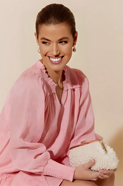 Elegante Und Stilvolle Clutch Mit Perlendetails