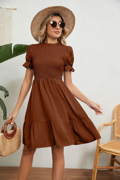 Kurzärmliges Midikleid Mit Rundhalsausschnitt