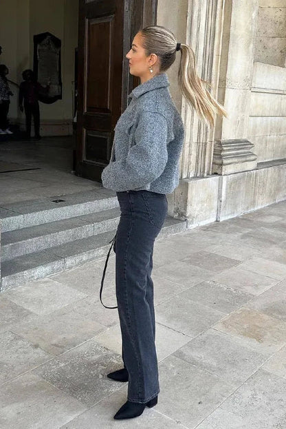 Elegante Reißverschlussjacke Mit Taschendetails