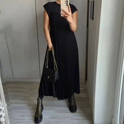 Langes Kleid İn Übergröße – Einfarbige Tasche, Rundhalsausschnitt, Ärmellos Und Plissee-Detail